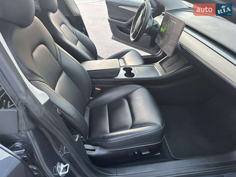 Седан Tesla Model 3 2022 в Киеве