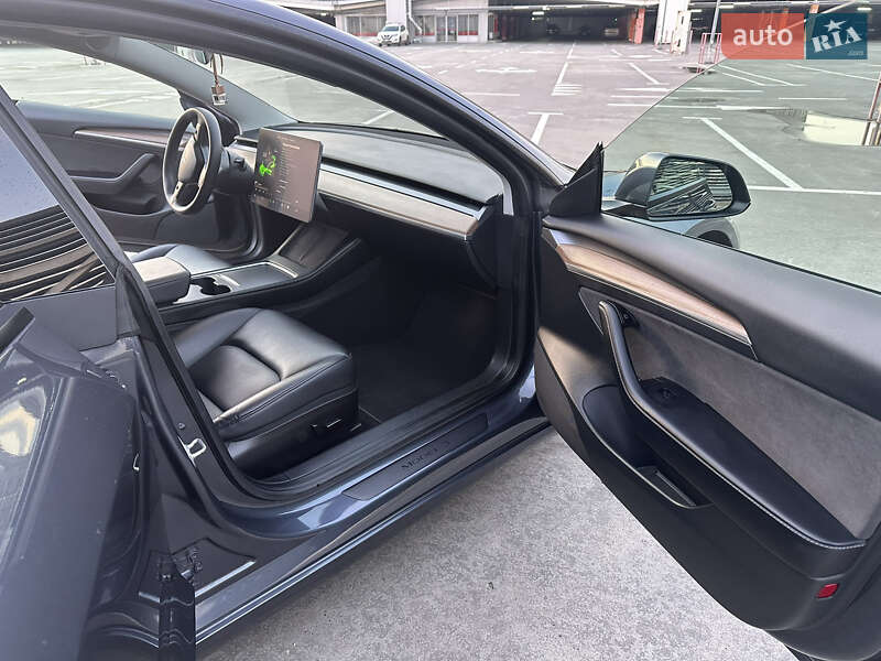 Седан Tesla Model 3 2022 в Киеве
