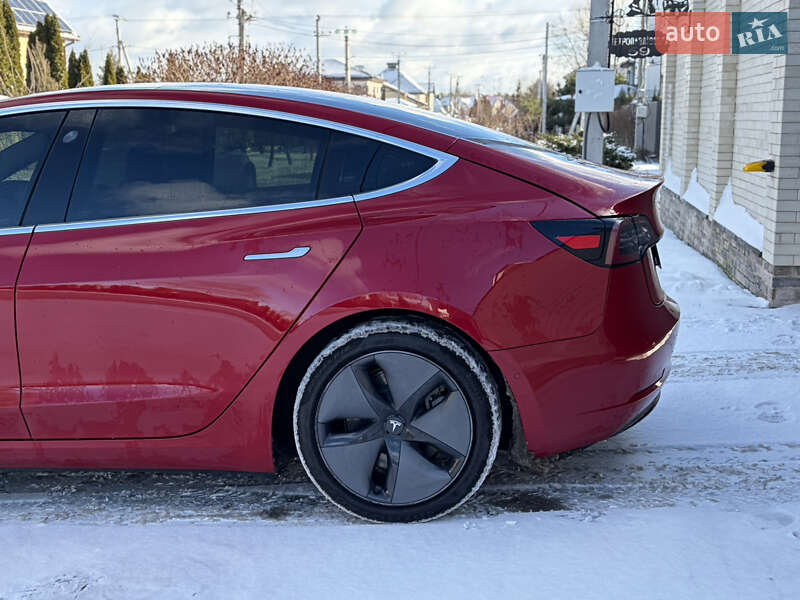 Седан Tesla Model 3 2020 в Киеве