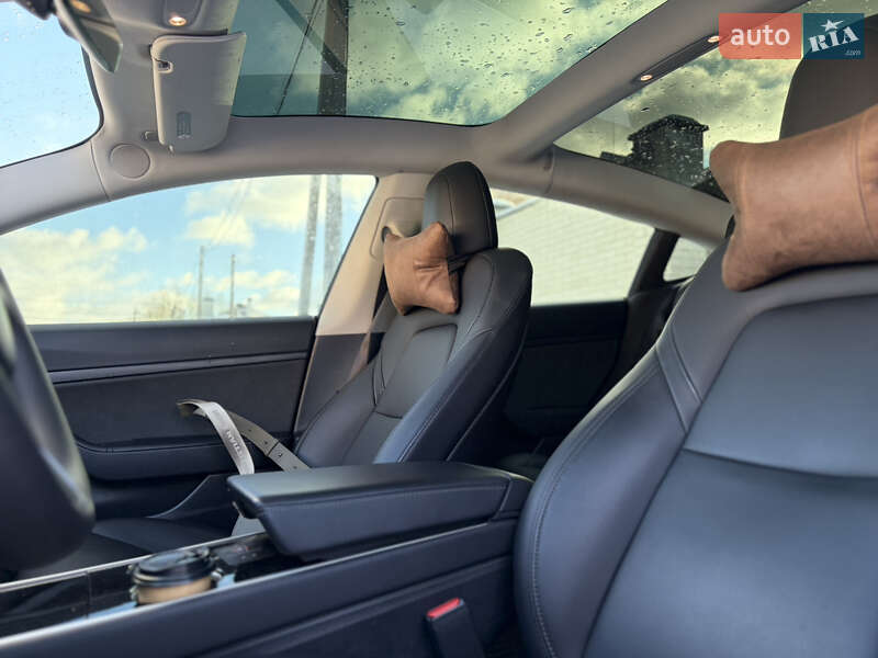 Седан Tesla Model 3 2020 в Киеве