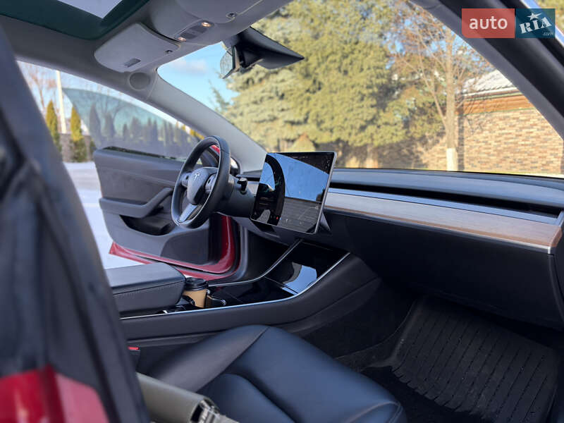 Седан Tesla Model 3 2020 в Киеве