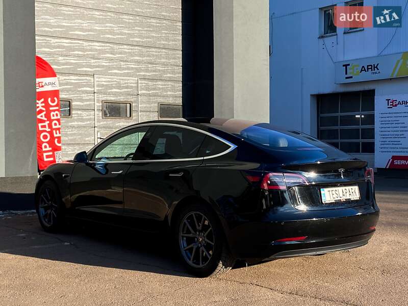 Седан Tesla Model 3 2019 в Киеве