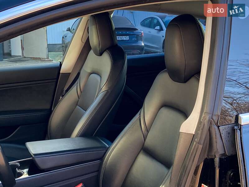 Седан Tesla Model 3 2019 в Киеве