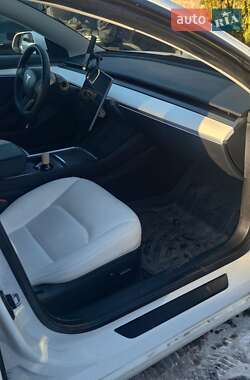 Седан Tesla Model 3 2022 в Кропивницком