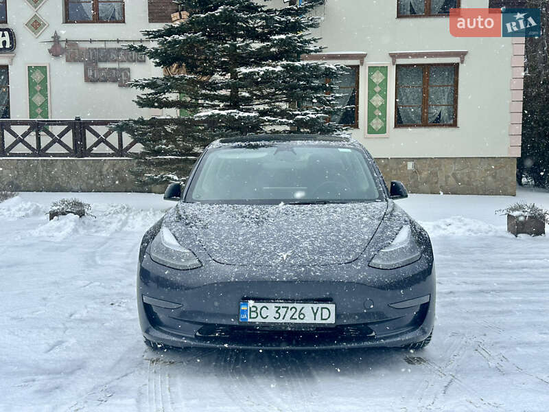Седан Tesla Model 3 2022 в Львове