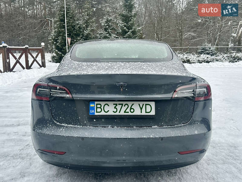 Седан Tesla Model 3 2022 в Львове