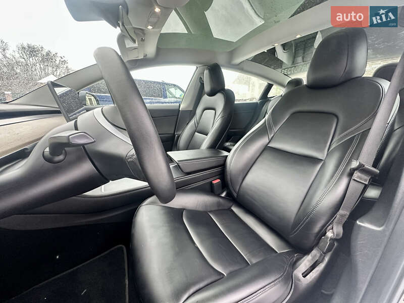Седан Tesla Model 3 2022 в Львове