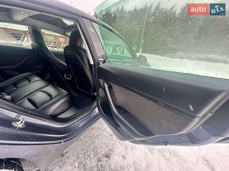 Седан Tesla Model 3 2022 в Львове