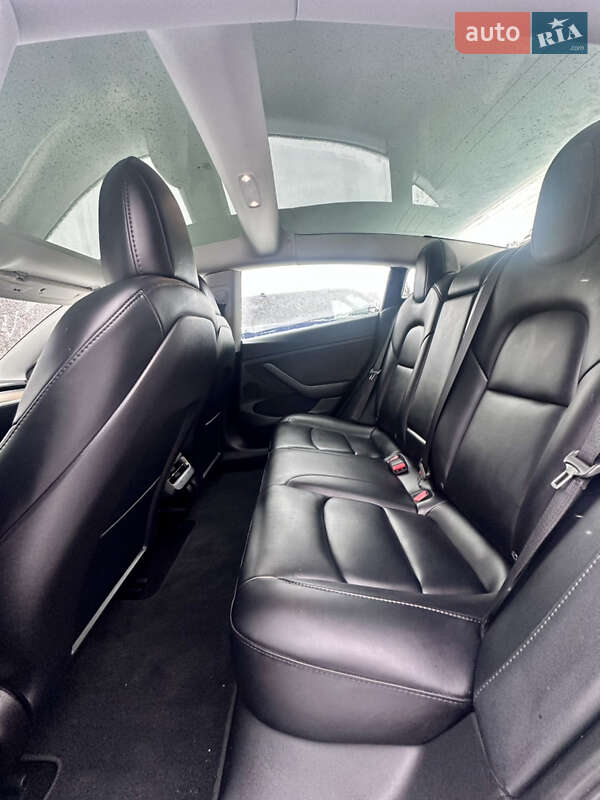 Седан Tesla Model 3 2022 в Львове