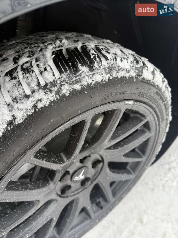 Седан Tesla Model 3 2025 в Киеве