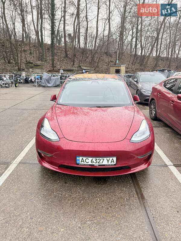 Седан Tesla Model 3 2018 в Чернівцях
