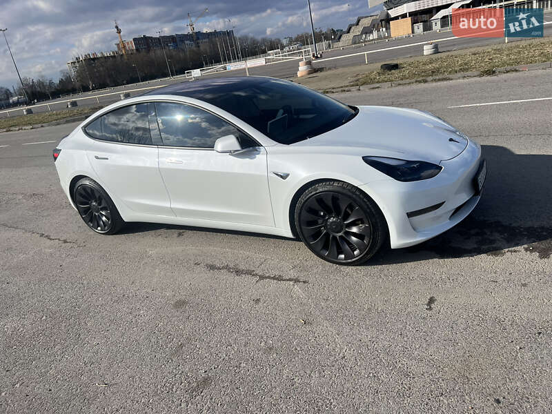 Седан Tesla Model 3 2018 в Львові