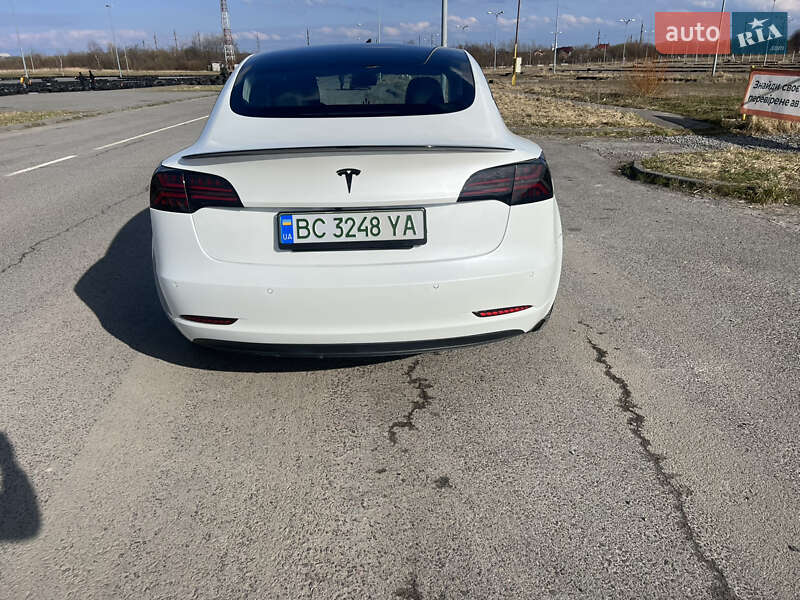 Седан Tesla Model 3 2018 в Львові