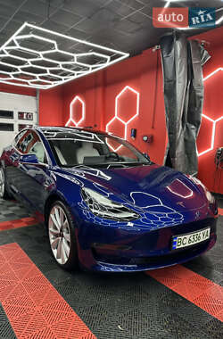 Седан Tesla Model 3 2018 в Львові