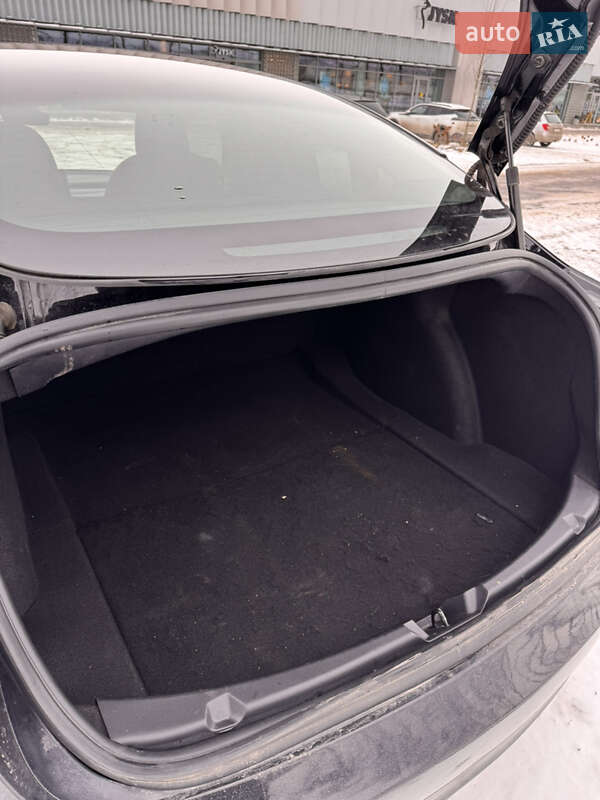 Седан Tesla Model 3 2022 в Дублянах