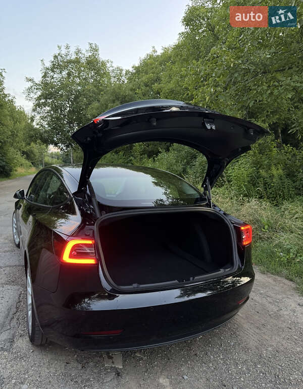Седан Tesla Model 3 2022 в Чернівцях
