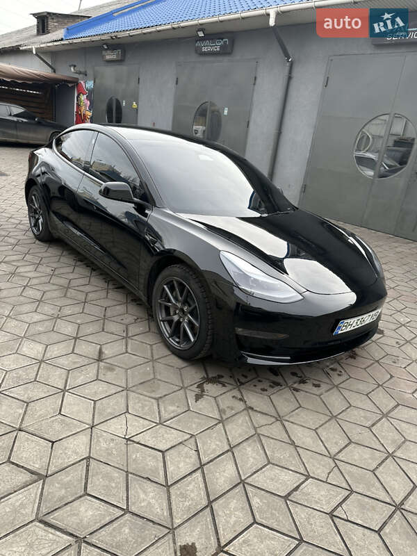 Седан Tesla Model 3 2023 в Одесі