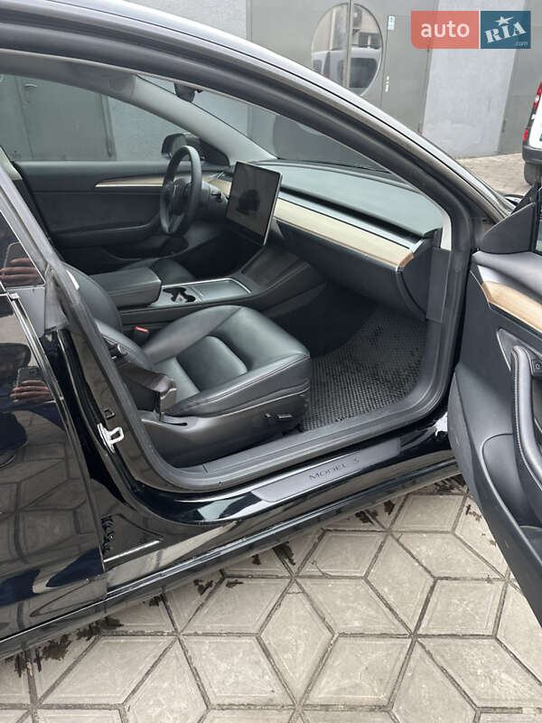 Седан Tesla Model 3 2023 в Одесі