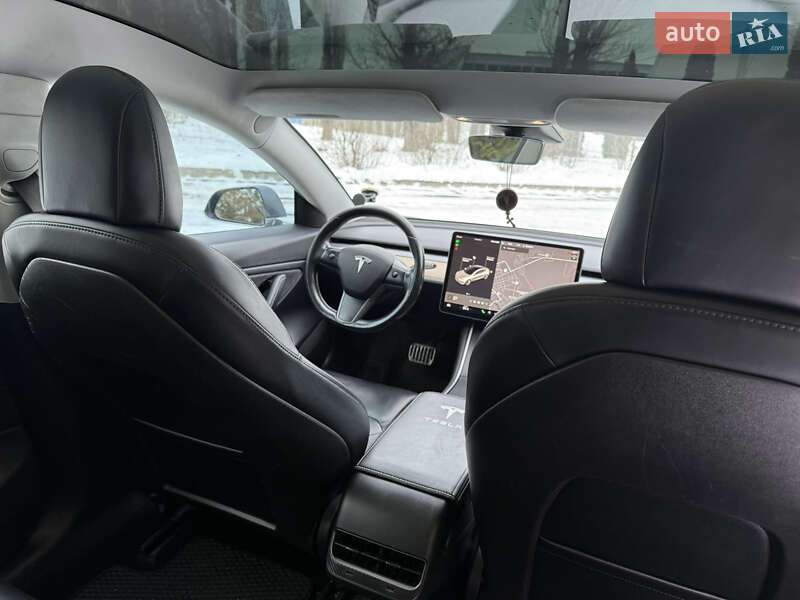Седан Tesla Model 3 2018 в Житомирі