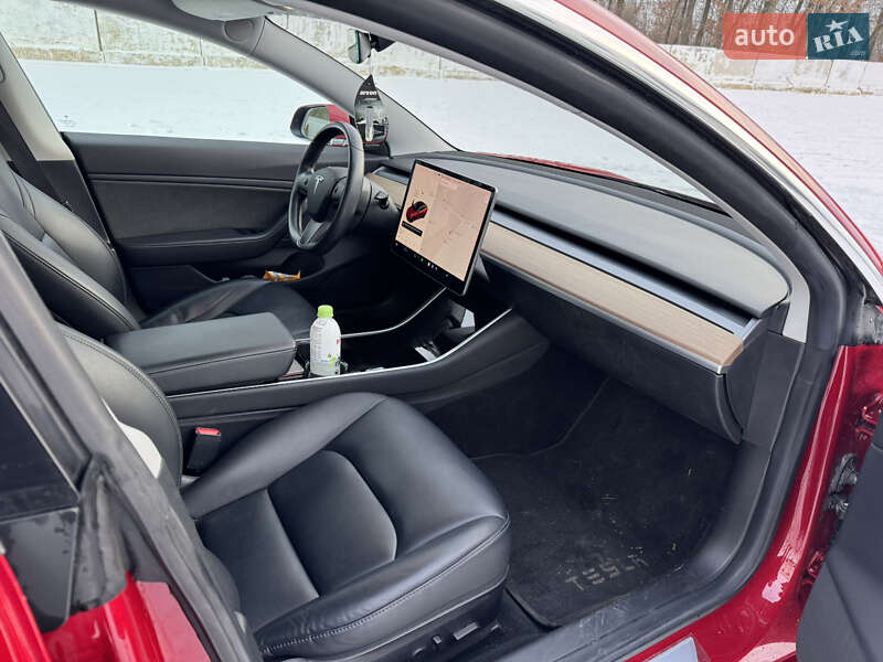 Седан Tesla Model 3 2019 в Луцке