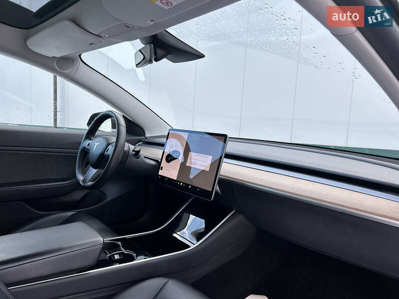 Седан Tesla Model 3 2020 в Виннице