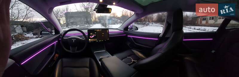 Седан Tesla Model 3 2020 в Черновцах