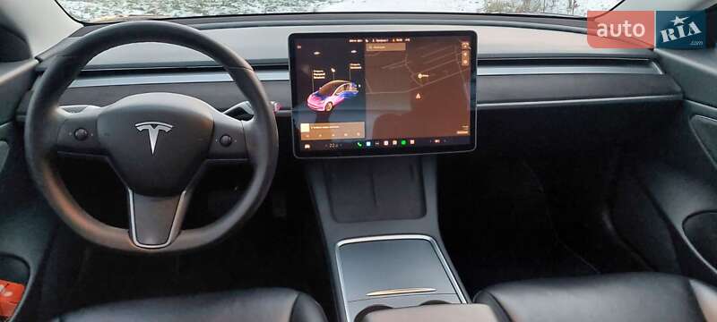 Седан Tesla Model 3 2020 в Черновцах