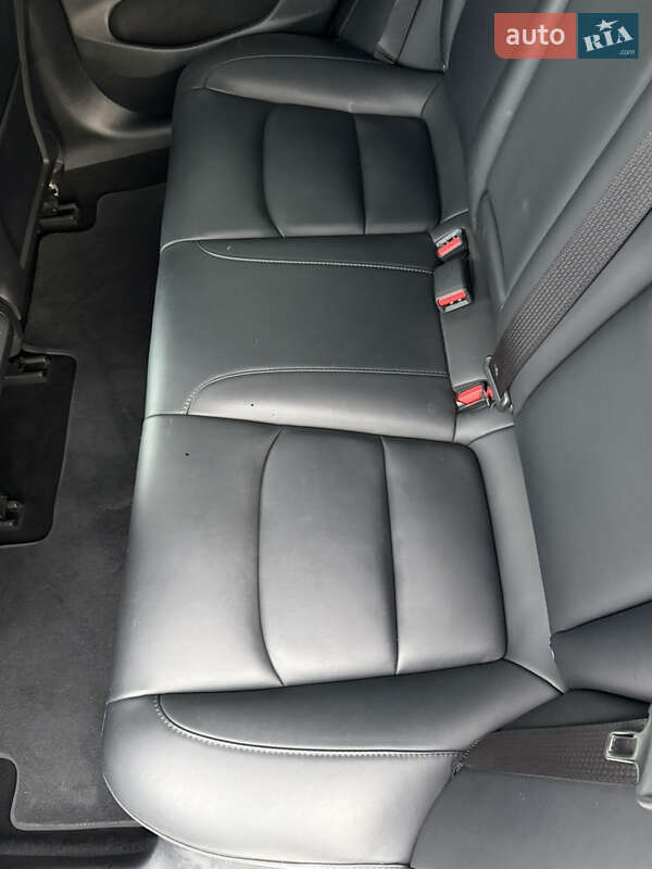 Седан Tesla Model 3 2023 в Киеве