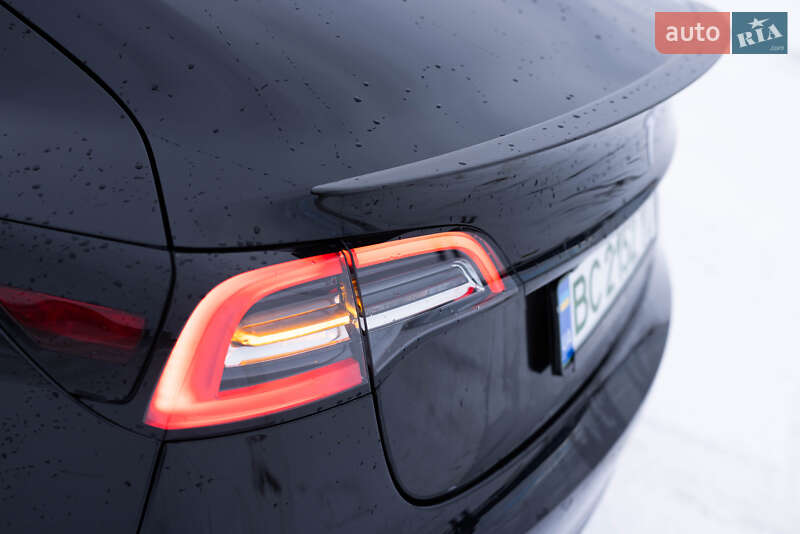 Седан Tesla Model 3 2021 в Львове