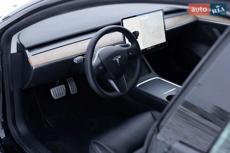 Седан Tesla Model 3 2021 в Львове