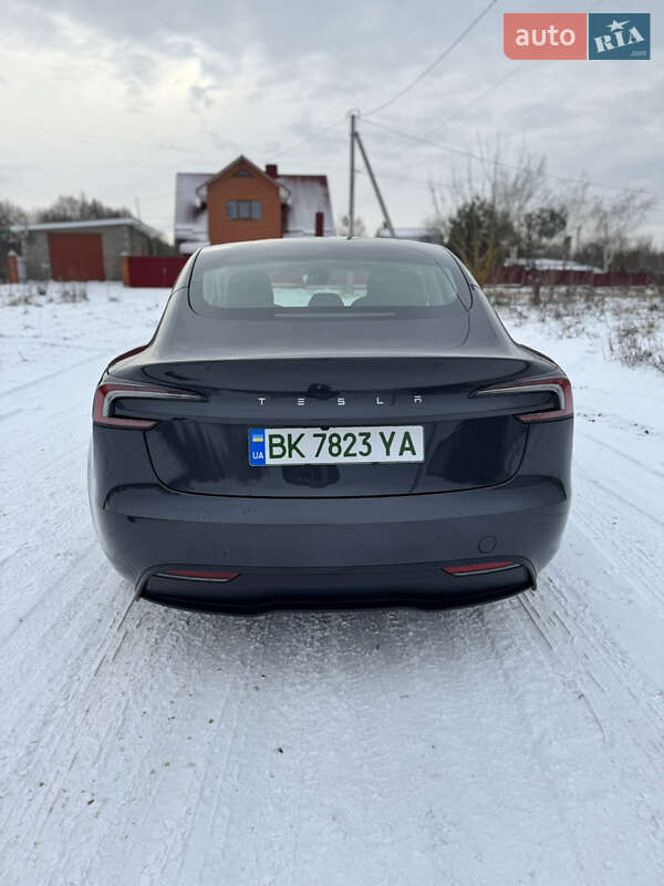Седан Tesla Model 3 2024 в Костополе