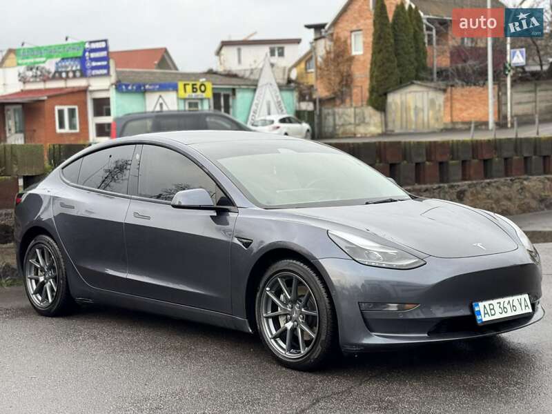 Седан Tesla Model 3 2022 в Виннице