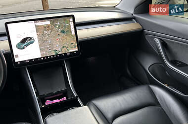 Седан Tesla Model 3 2020 в Ужгороде