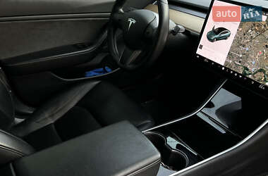 Седан Tesla Model 3 2020 в Ужгороде
