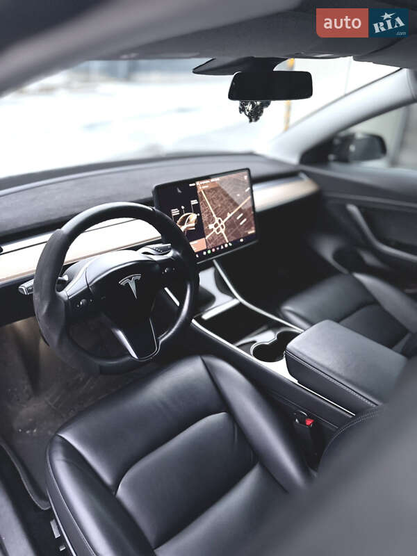 Седан Tesla Model 3 2018 в Ірпені