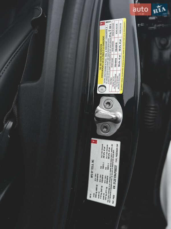 Седан Tesla Model 3 2018 в Ірпені