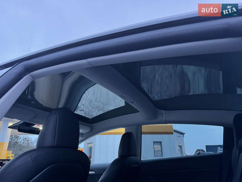 Седан Tesla Model 3 2021 в Луцке