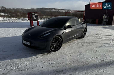 Седан Tesla Model 3 2022 в Чернівцях
