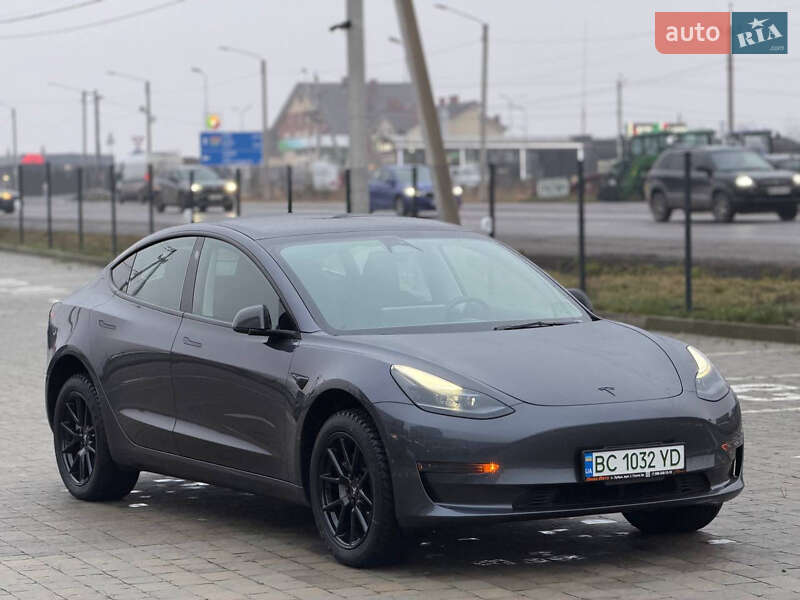 Седан Tesla Model 3 2023 в Львове