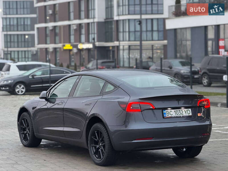 Седан Tesla Model 3 2023 в Львове