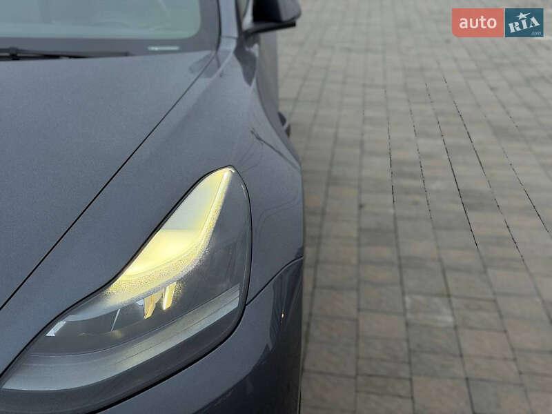 Седан Tesla Model 3 2023 в Львове