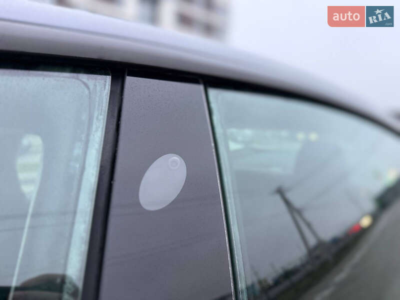 Седан Tesla Model 3 2023 в Львове