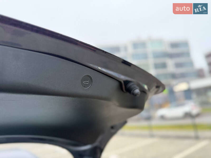 Седан Tesla Model 3 2023 в Львове