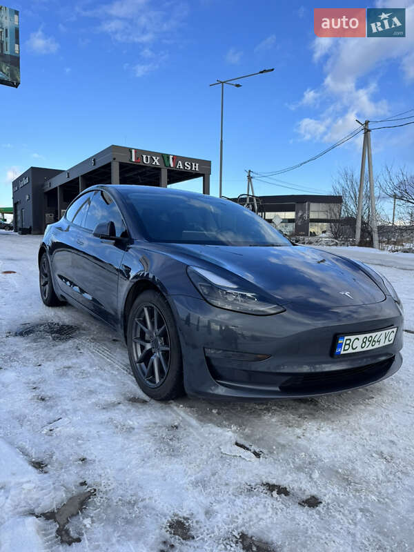 Седан Tesla Model 3 2022 в Львові