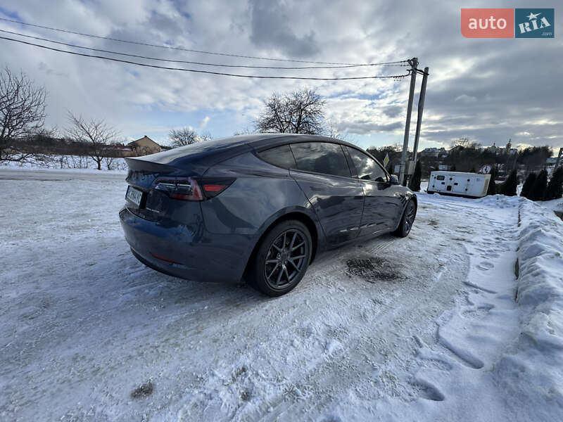 Седан Tesla Model 3 2022 в Львові