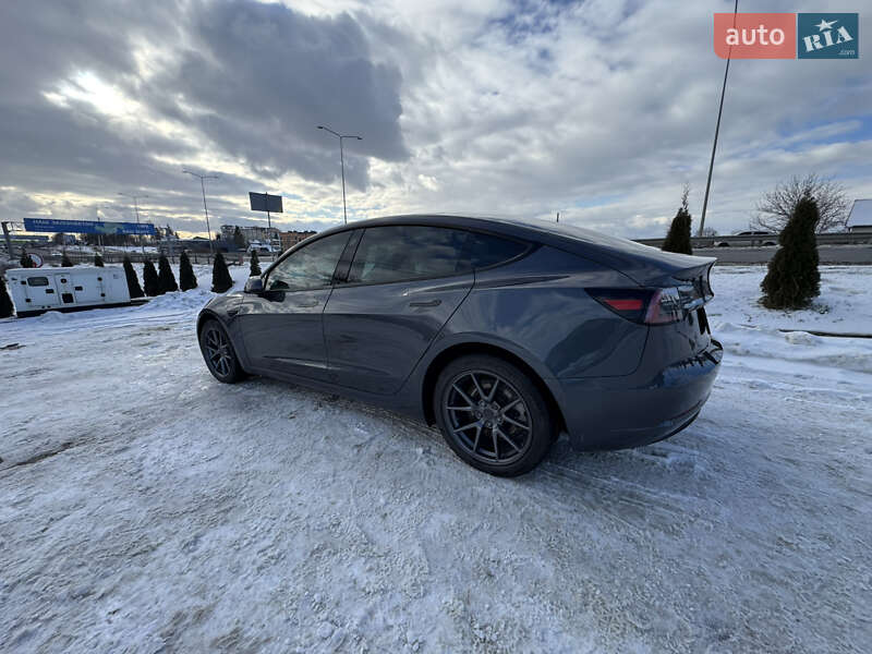 Седан Tesla Model 3 2022 в Львові