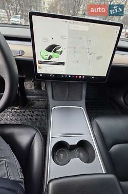Седан Tesla Model 3 2021 в Чернівцях