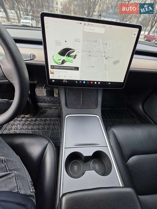 Седан Tesla Model 3 2021 в Черновцах