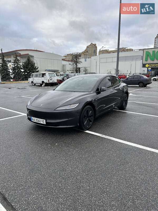 Седан Tesla Model 3 2025 в Киеве