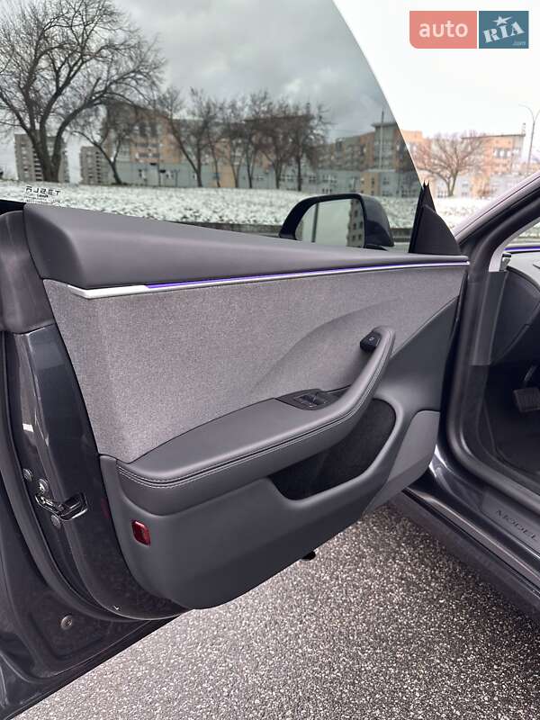 Седан Tesla Model 3 2025 в Киеве